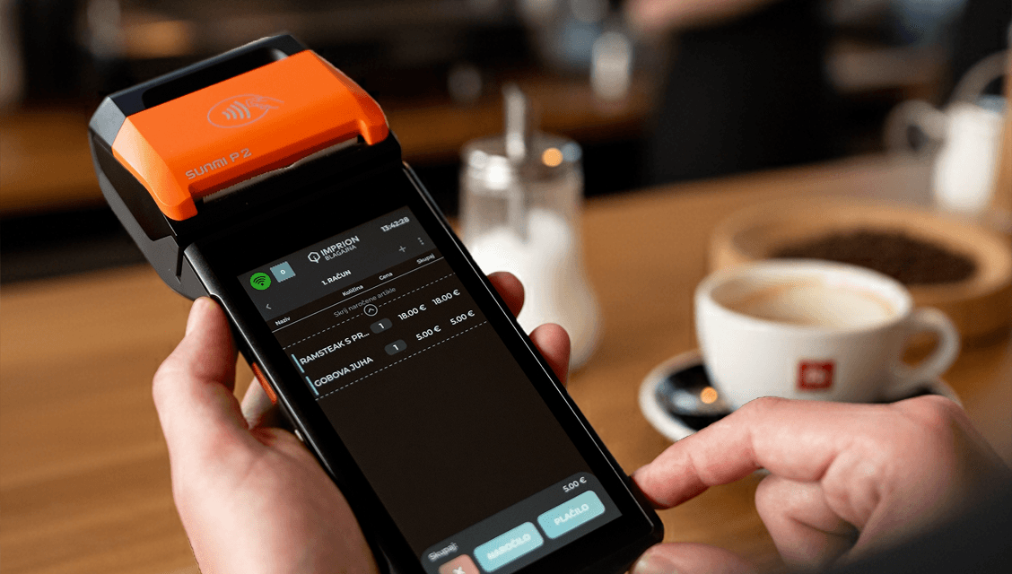 Uporaba Imprion blagajne za izdajo računa v gostinskem okolju.